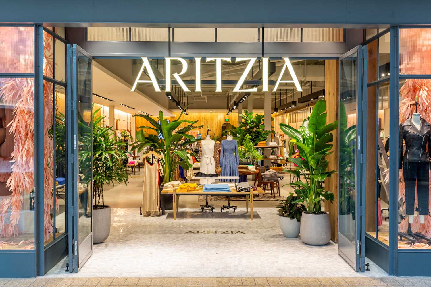 时装品牌Aritzia第二季度净收入猛增50%，北美市场太给力