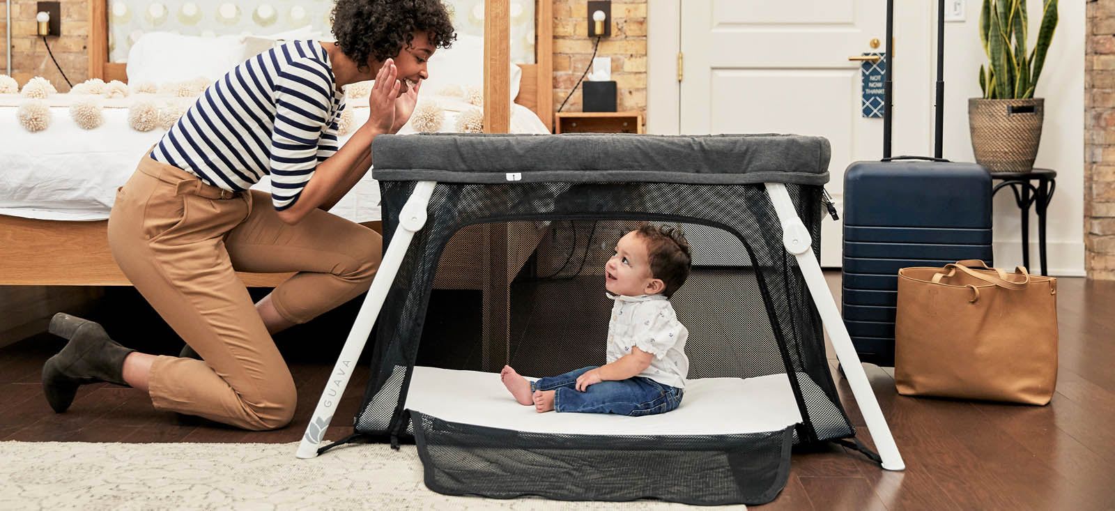 Lotus Everywhere Travel Crib: Lightweight Travel Crib for Babies