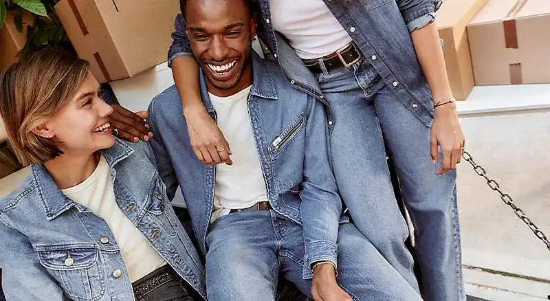 Lee母公司Kontoor Brands Q3营收6.7亿美元,同比增长2%