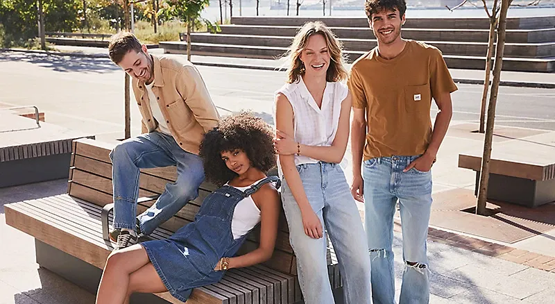 Lee母公司Kontoor Brands Q4营收6.9亿美元,同比增长4%