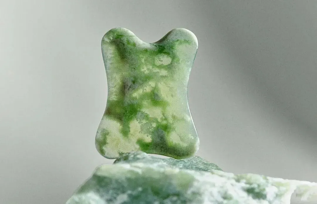 中医养生火出圈,刮痧板成老外心头好