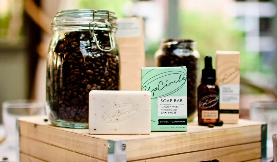 用垃圾做的护肤品，被老外当成宝