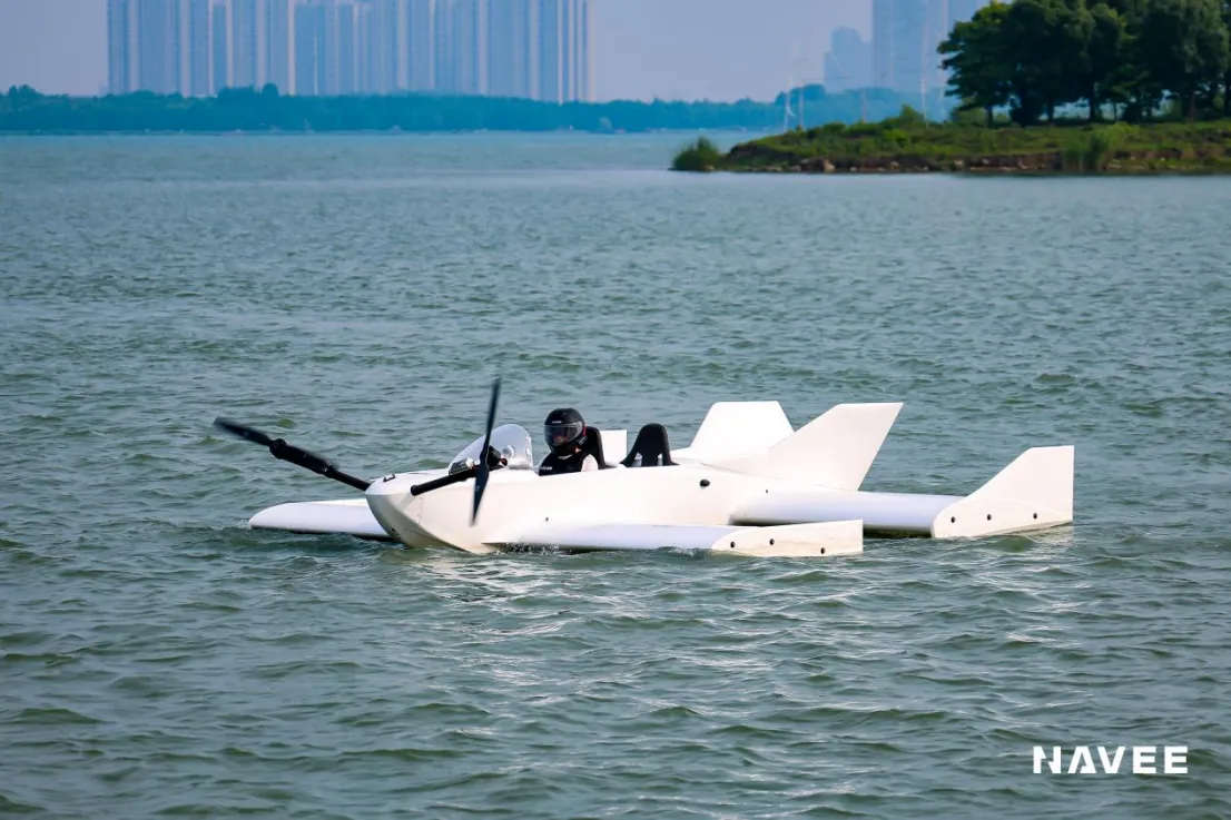 全球首款消费级水上飞行器NAVEE WaveFly 5X全域首飞成功，坦途科技水陆空全场景生态再添里程碑