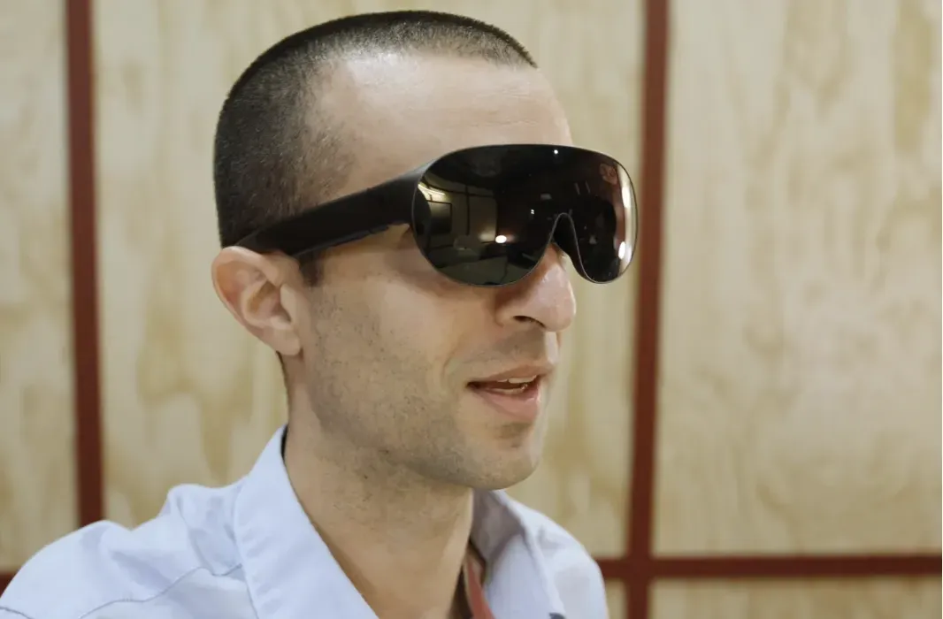 Meta发布多款新品:VR眼镜、AI硬件和无摄像头眼镜
