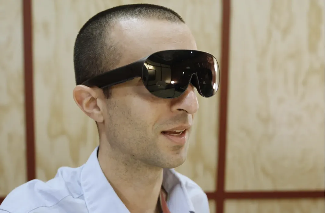 Meta发布多款新品：VR眼镜、AI硬件和无摄像头眼镜